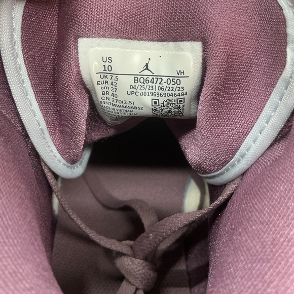 Nike Air Jordan 1 Mid-Woman’s - Picture 6 of 9